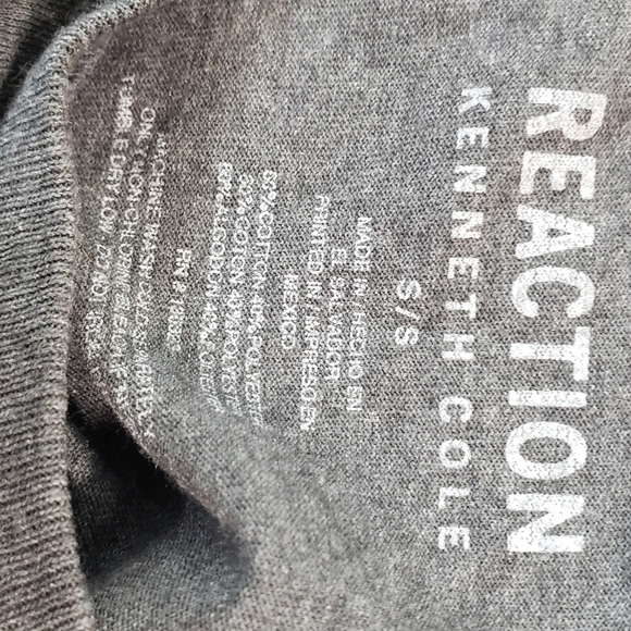 Kenneth Cole Reaction T-Shirt - Picture 4 of 4